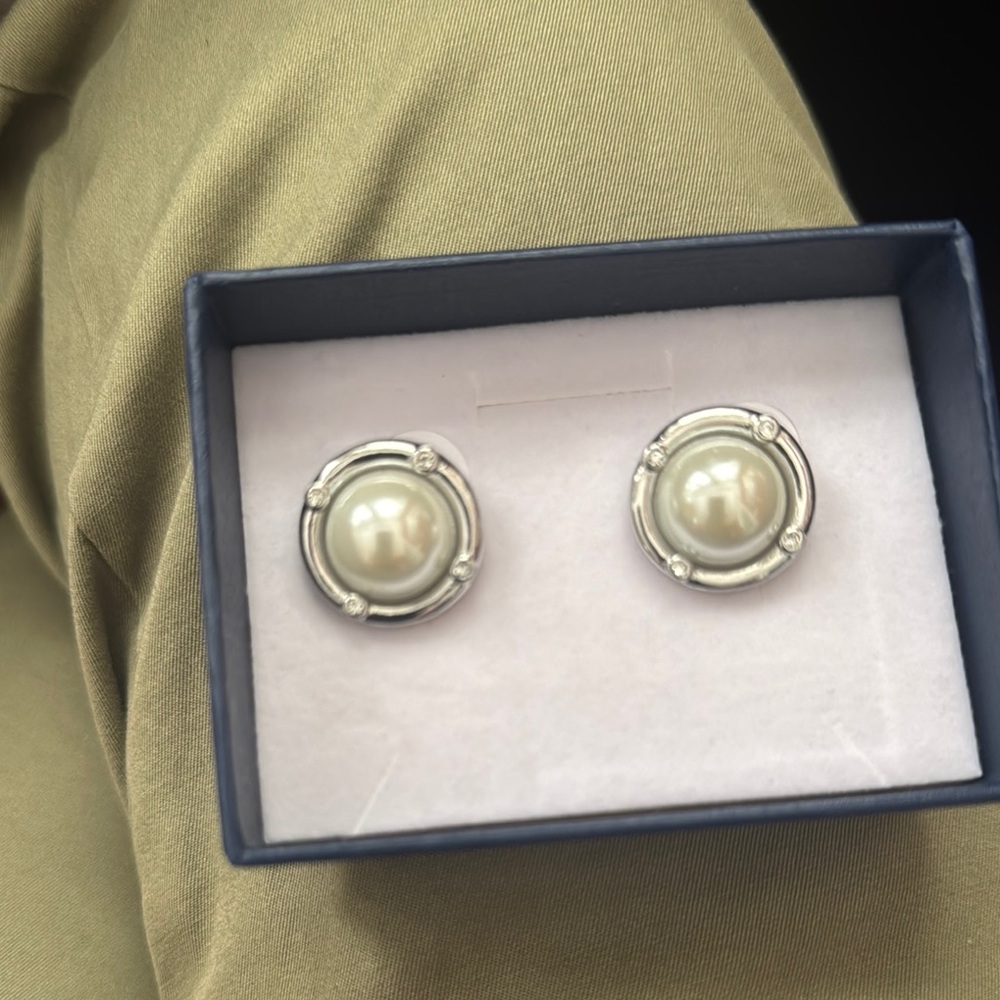 Elegant Silver plated and Cream Pearl Earrings